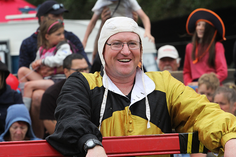 Medieval Market : Swords and Armour : Medieval Fighting : Levin : New Zealand : Richard Moore : Journalist : Photographer :